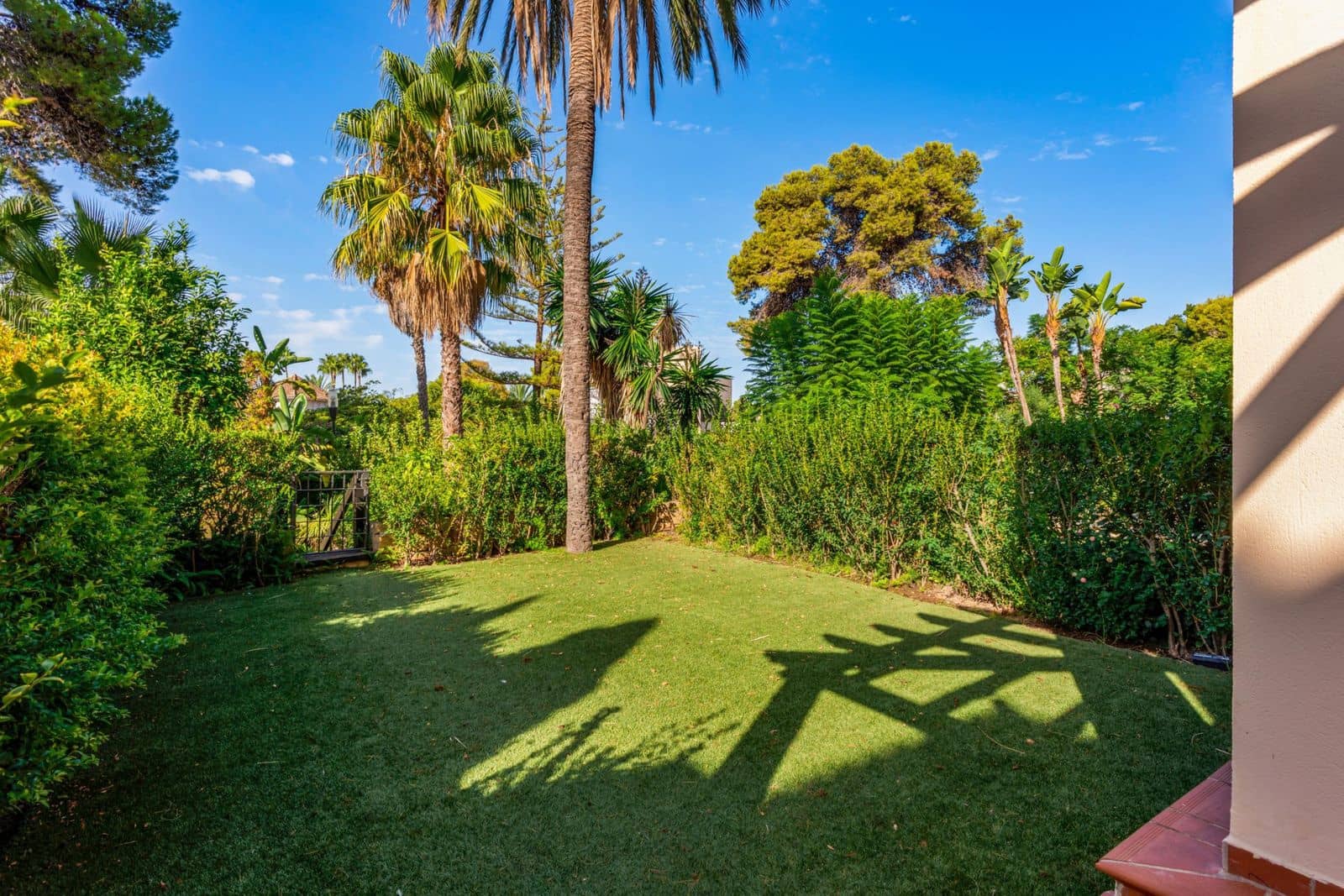 2 bedroom Apartment for sale in Puerto Banus - € 825,000 (Ref: 10051364)