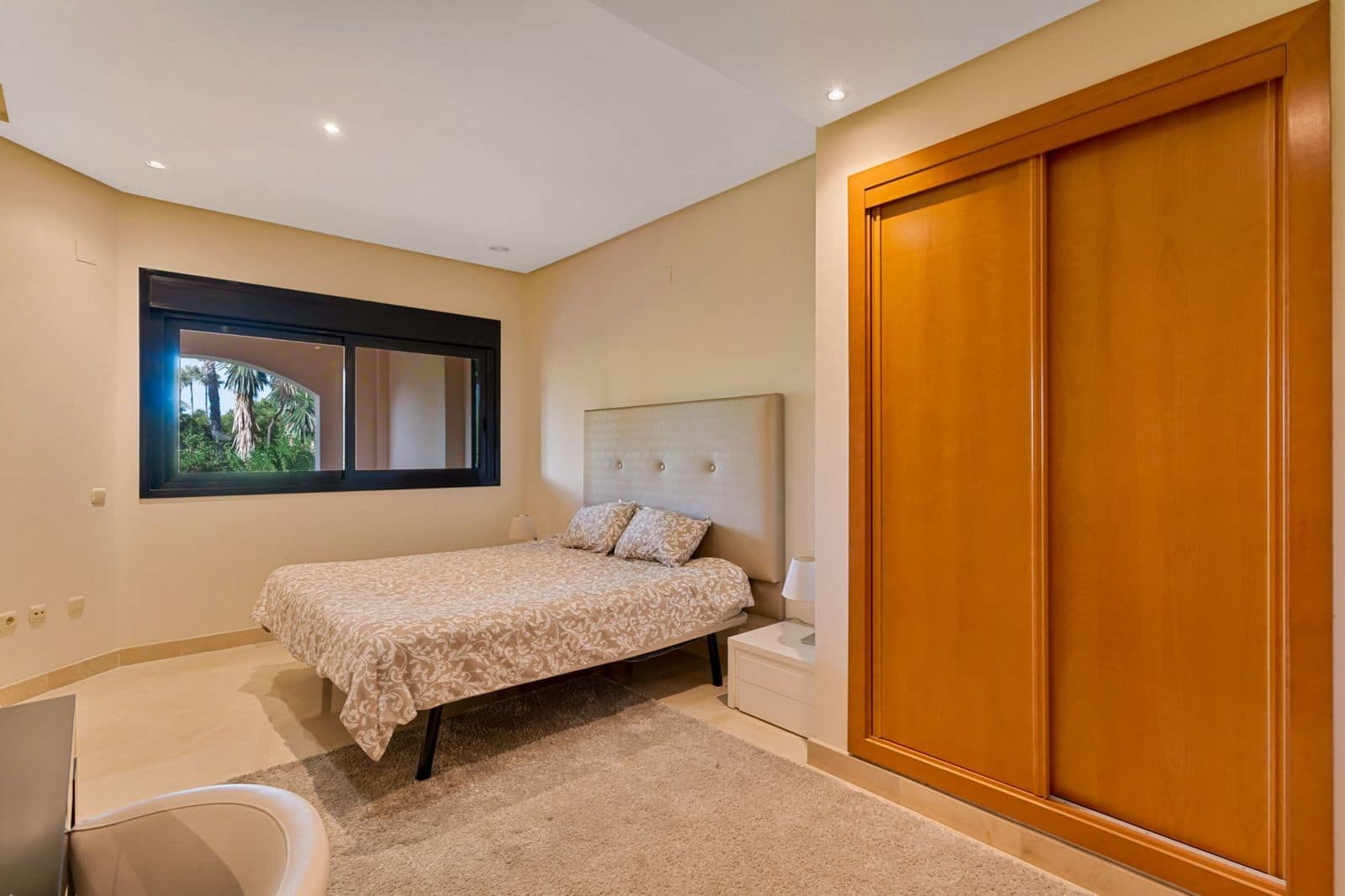 2 bedroom Apartment for sale in Puerto Banus - € 825,000 (Ref: 10051364)