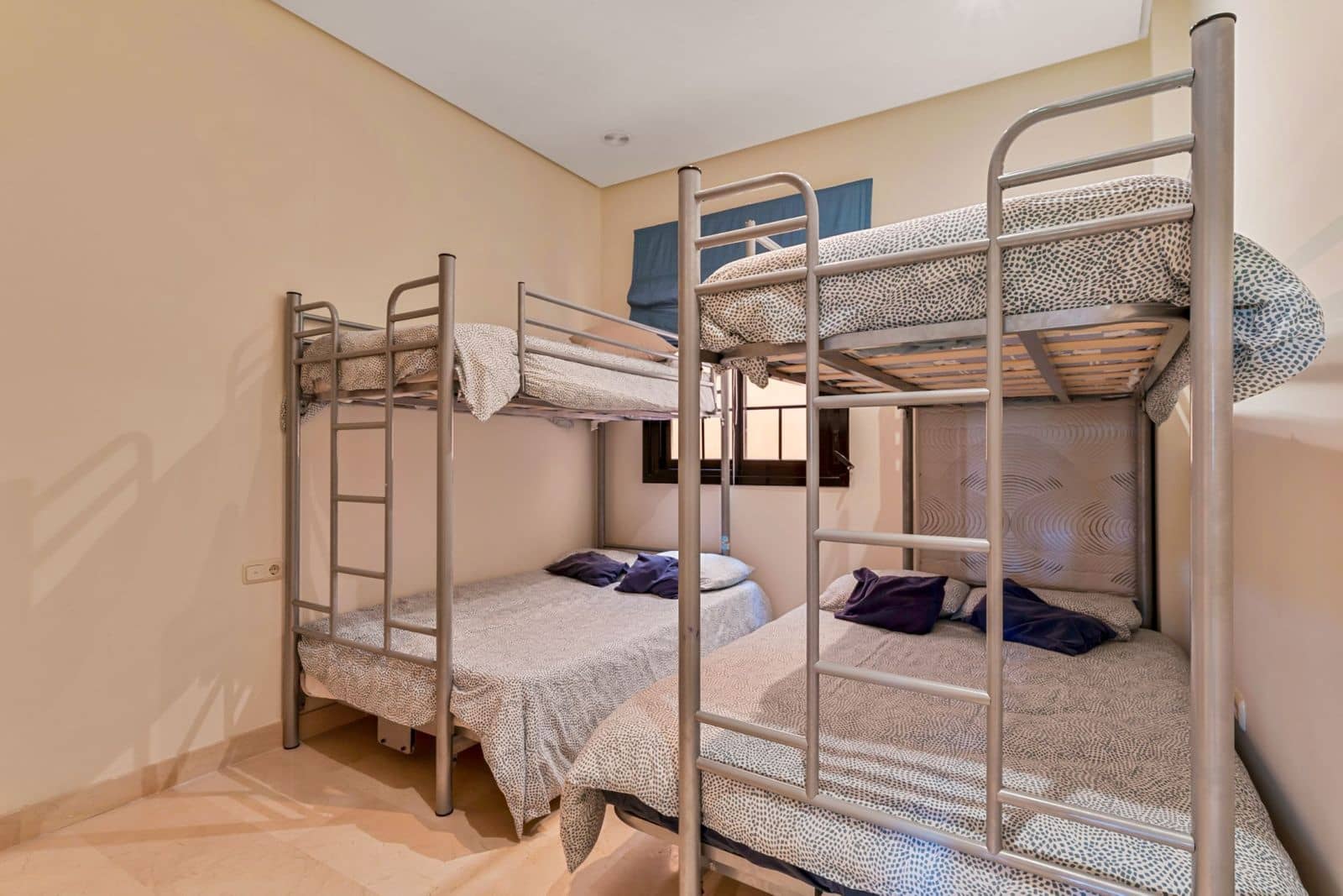 2 bedroom Apartment for sale in Puerto Banus - € 825,000 (Ref: 10051364)