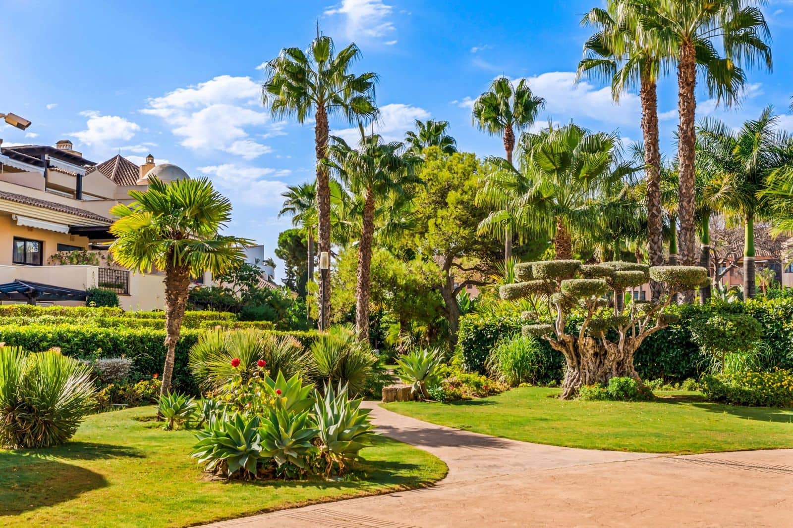 2 bedroom Apartment for sale in Puerto Banus - € 825,000 (Ref: 10051364)