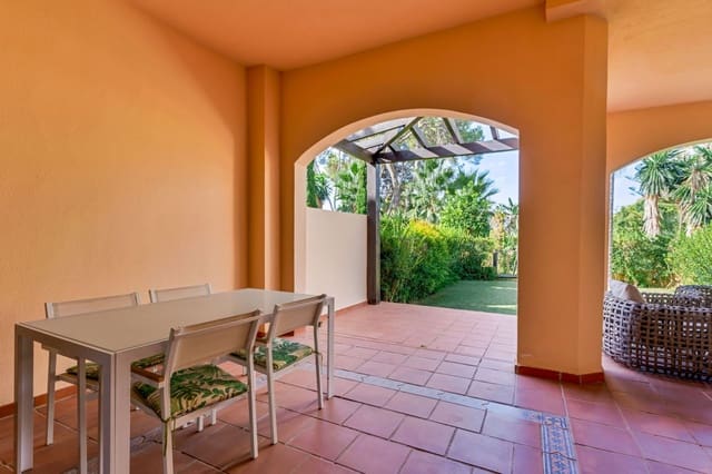 2 bedroom Apartment for sale in Puerto Banus, Marbella - € 825,000 (Ref: 10051364)