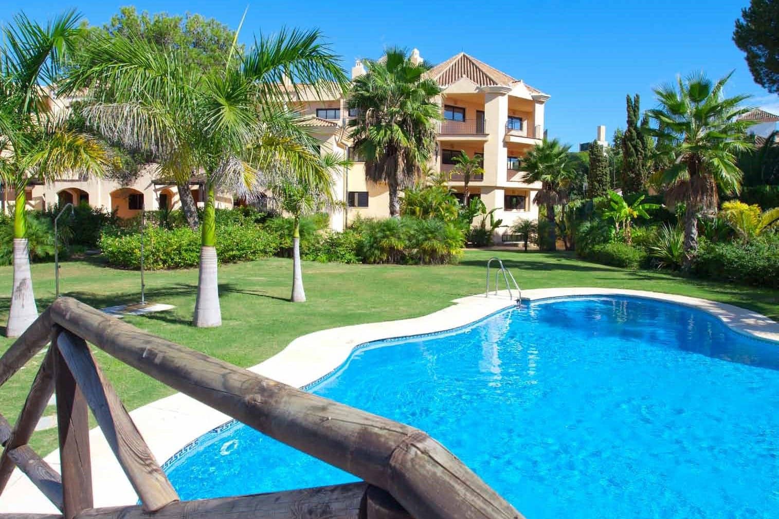2 bedroom Apartment for sale in Puerto Banus - € 825,000 (Ref: 10051364)