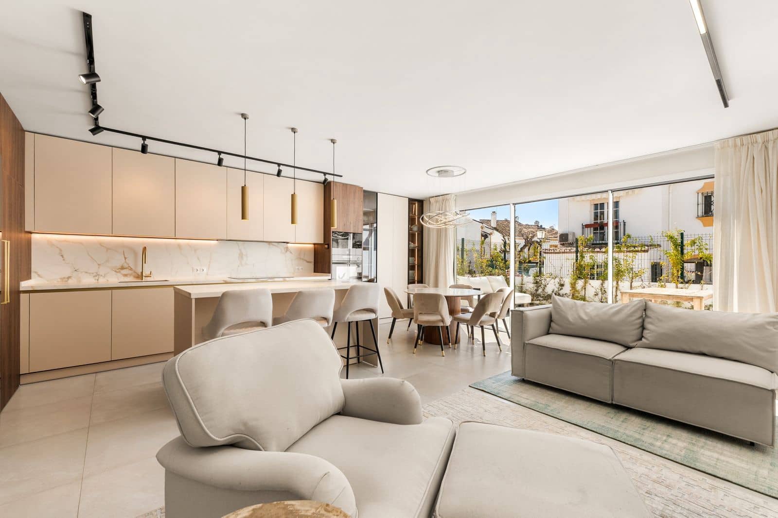 4 bedroom Townhouse for sale in Estepona - € 649,500 (Ref: 10051365)