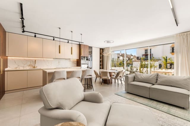 4 bedroom Townhouse for sale in Estepona - € 649,500 (Ref: 10051365)