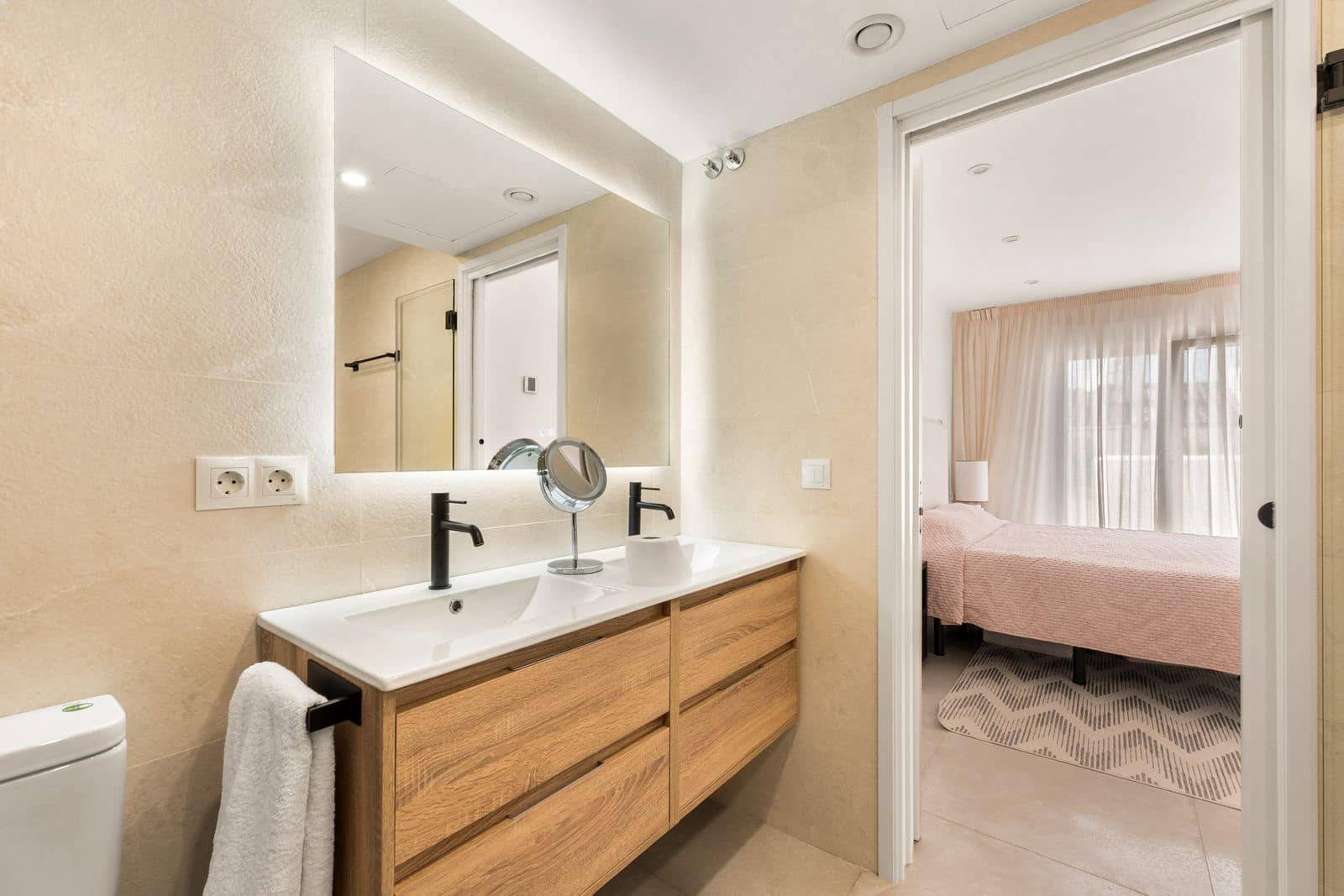 4 bedroom Townhouse for sale in Estepona - € 649,500 (Ref: 10051365)