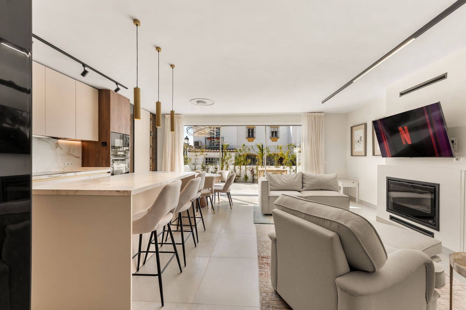 4 bedroom Townhouse for sale in Estepona - € 649,500 (Ref: 10051365)