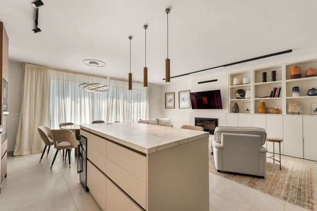 4 bedroom Townhouse for sale in Estepona - € 649,500 (Ref: 10051365)