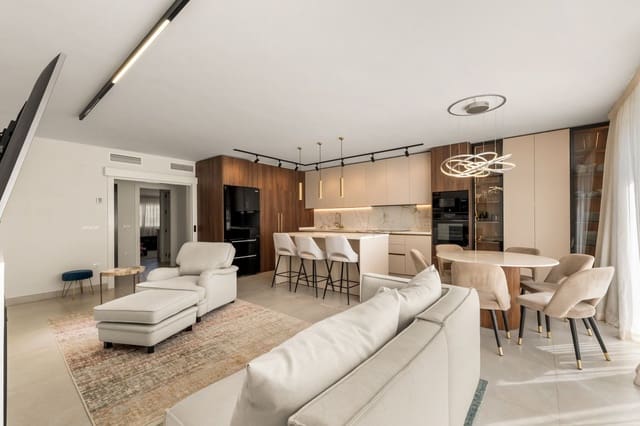 4 bedroom Townhouse for sale in Estepona - € 649,500 (Ref: 10051365)