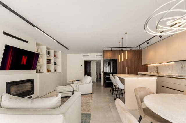4 bedroom Townhouse for sale in Estepona - € 649,500 (Ref: 10051365)