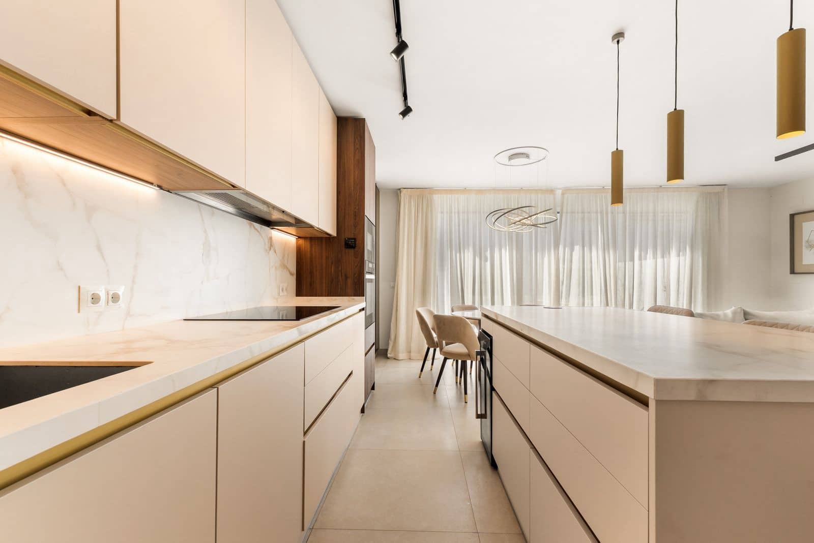 4 bedroom Townhouse for sale in Estepona - € 649,500 (Ref: 10051365)