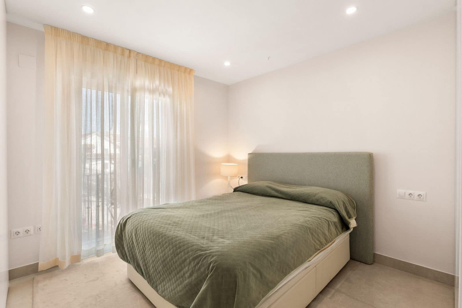 4 bedroom Townhouse for sale in Estepona - € 649,500 (Ref: 10051365)