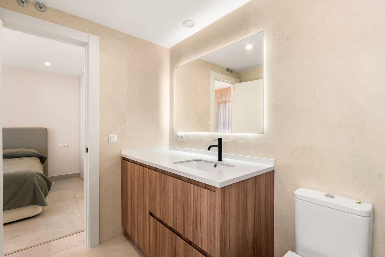 4 bedroom Townhouse for sale in Estepona - € 649,500 (Ref: 10051365)