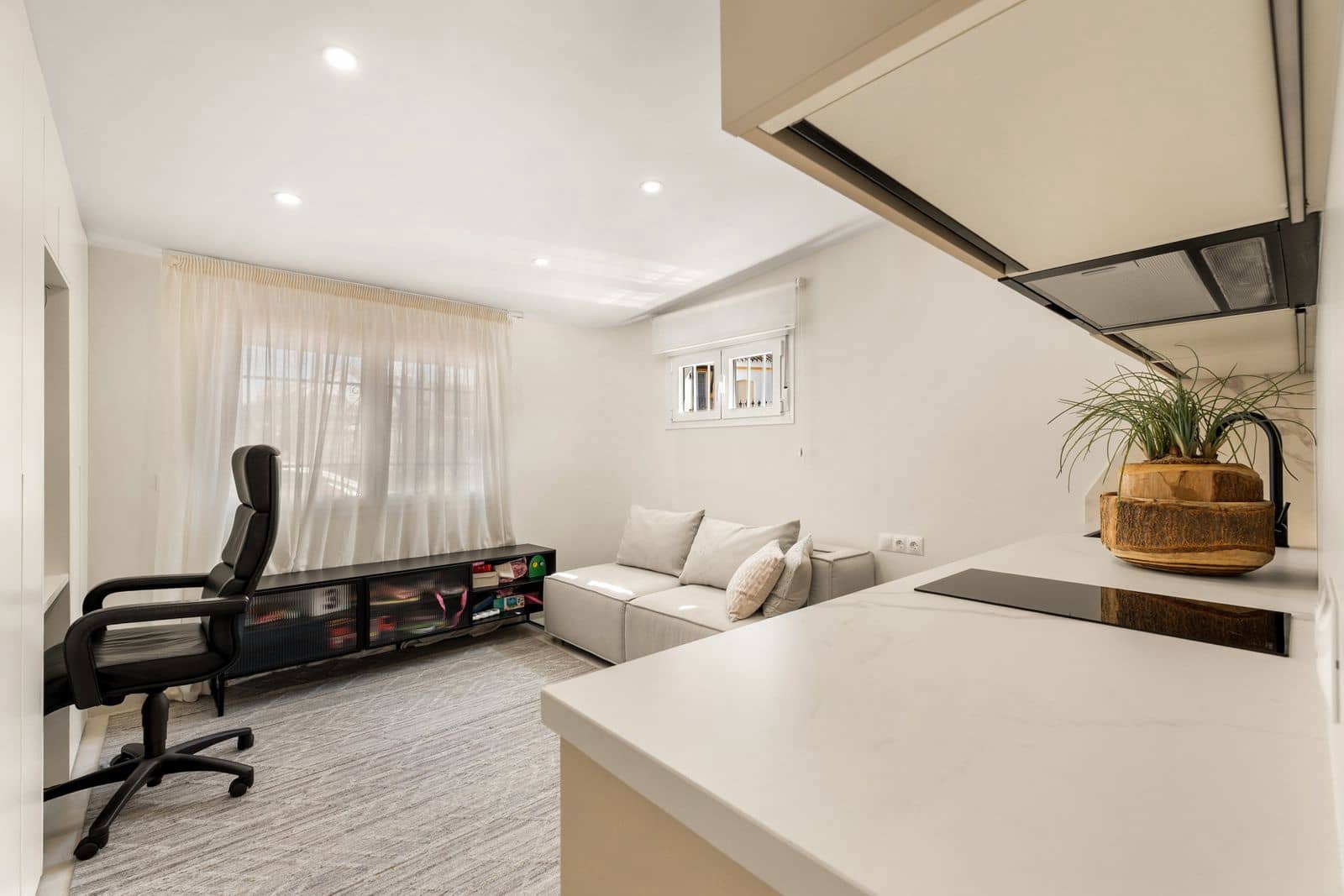 4 bedroom Townhouse for sale in Estepona - € 649,500 (Ref: 10051365)