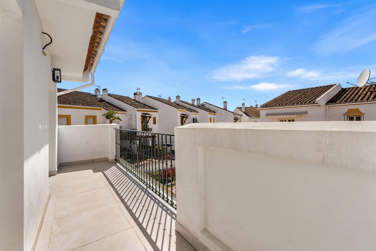 4 bedroom Townhouse for sale in Estepona - € 649,500 (Ref: 10051365)