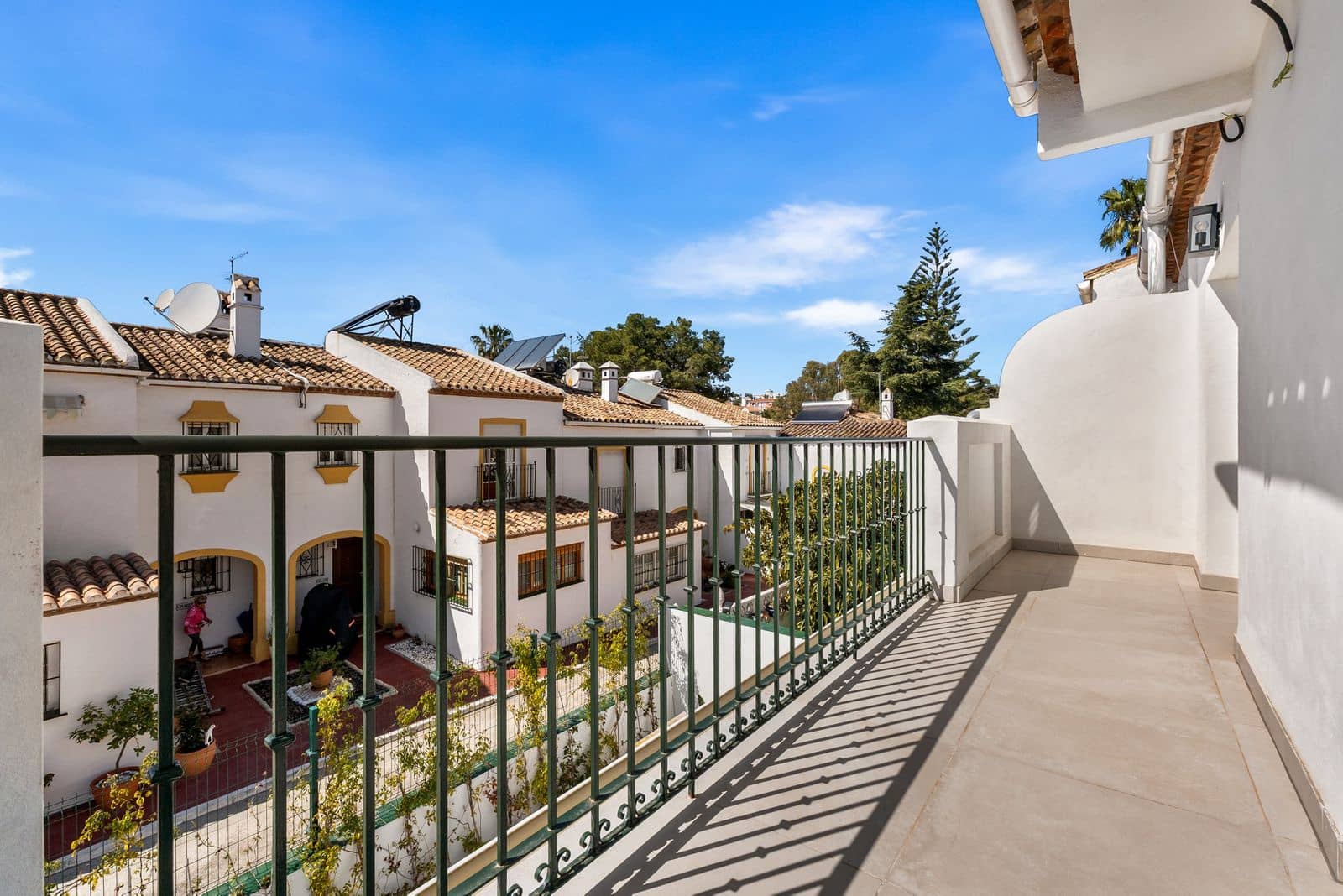 4 bedroom Townhouse for sale in Estepona - € 649,500 (Ref: 10051365)