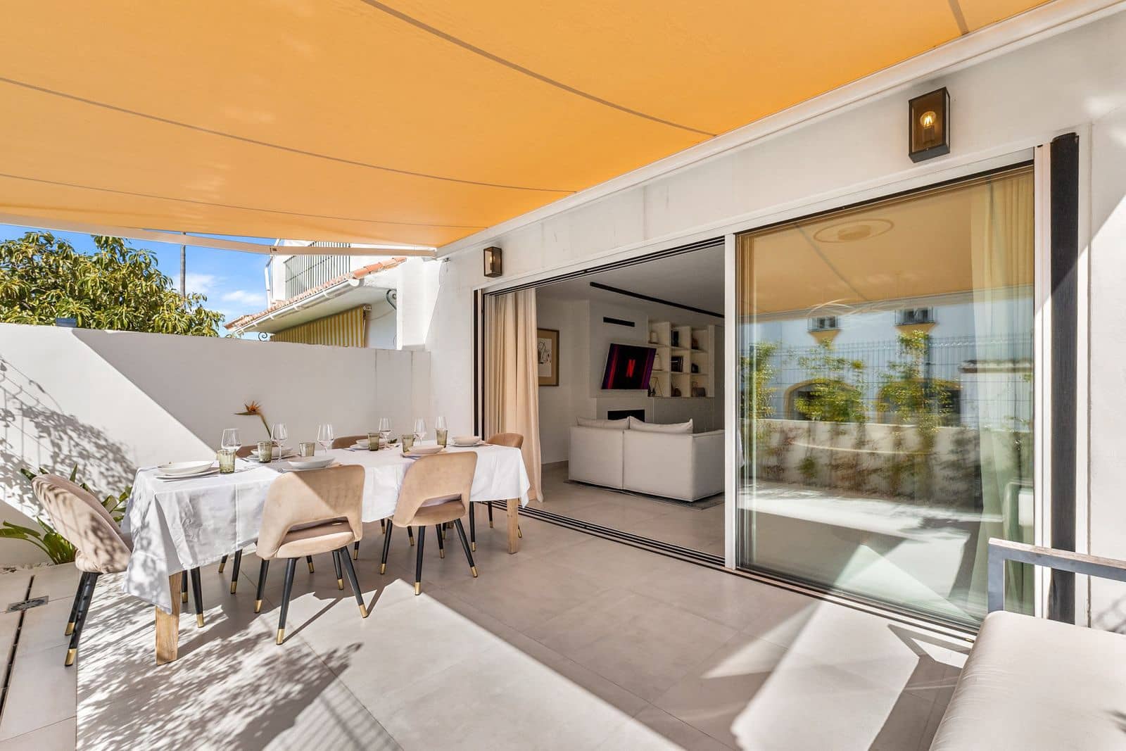 4 bedroom Townhouse for sale in Estepona - € 649,500 (Ref: 10051365)