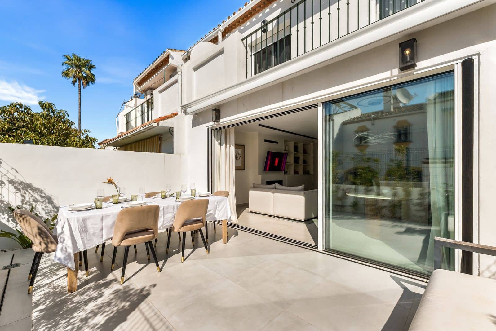 4 bedroom Townhouse for sale in Estepona - € 649,500 (Ref: 10051365)