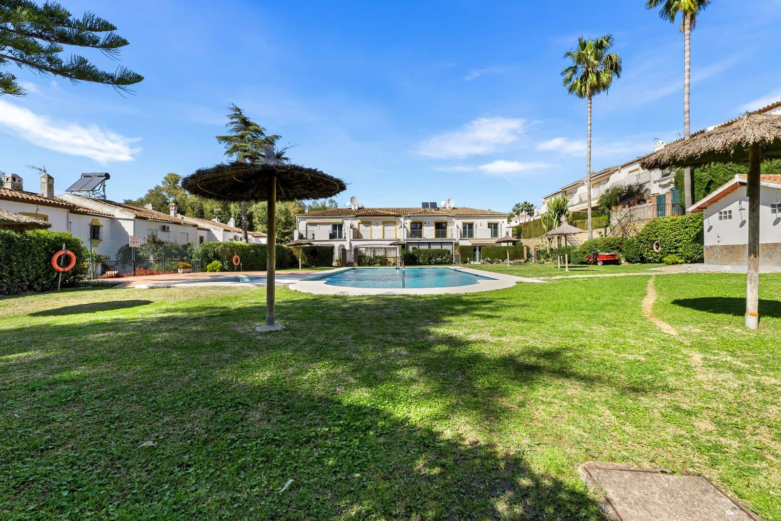 4 bedroom Townhouse for sale in Estepona - € 649,500 (Ref: 10051365)