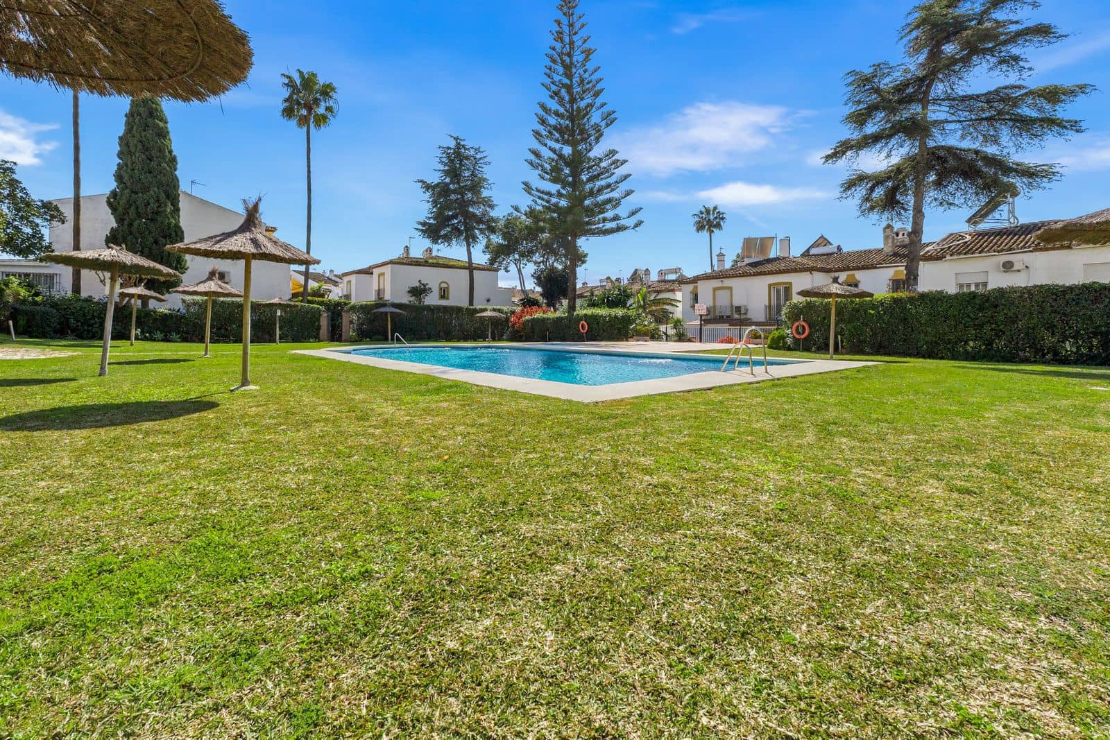 4 bedroom Townhouse for sale in Estepona - € 649,500 (Ref: 10051365)