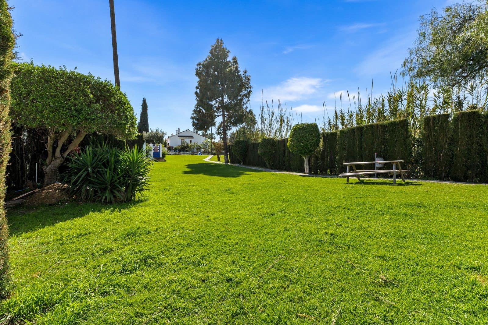 4 bedroom Townhouse for sale in Estepona - € 649,500 (Ref: 10051365)