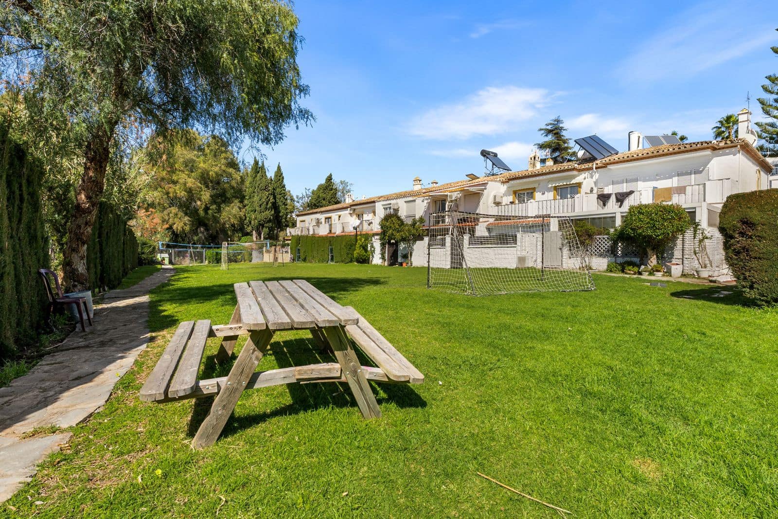 4 bedroom Townhouse for sale in Estepona - € 649,500 (Ref: 10051365)