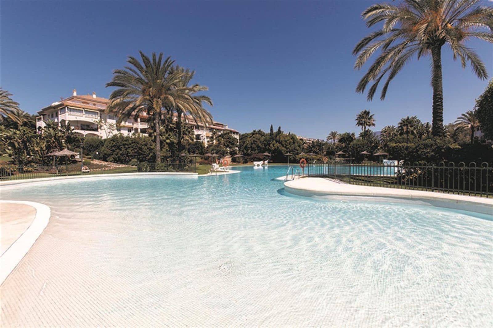 2 makuuhuone Huoneisto myytävänä paikassa Nueva Andalucia - 429 000 € (Ref: 10051368)