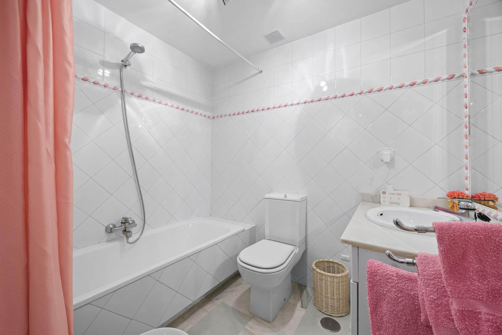 5 makuuhuone Omakotitalo myytävänä paikassa La Quinta - 850 000 € (Ref: 10051373)
