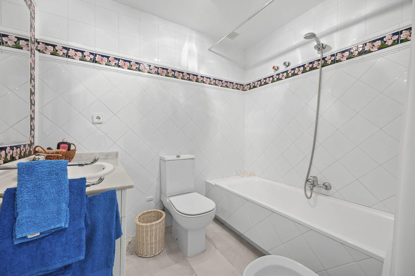 5 makuuhuone Omakotitalo myytävänä paikassa La Quinta - 850 000 € (Ref: 10051373)