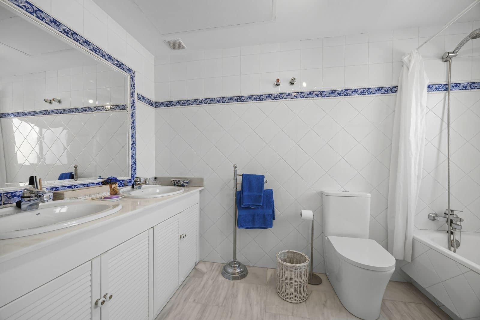5 makuuhuone Omakotitalo myytävänä paikassa La Quinta - 850 000 € (Ref: 10051373)