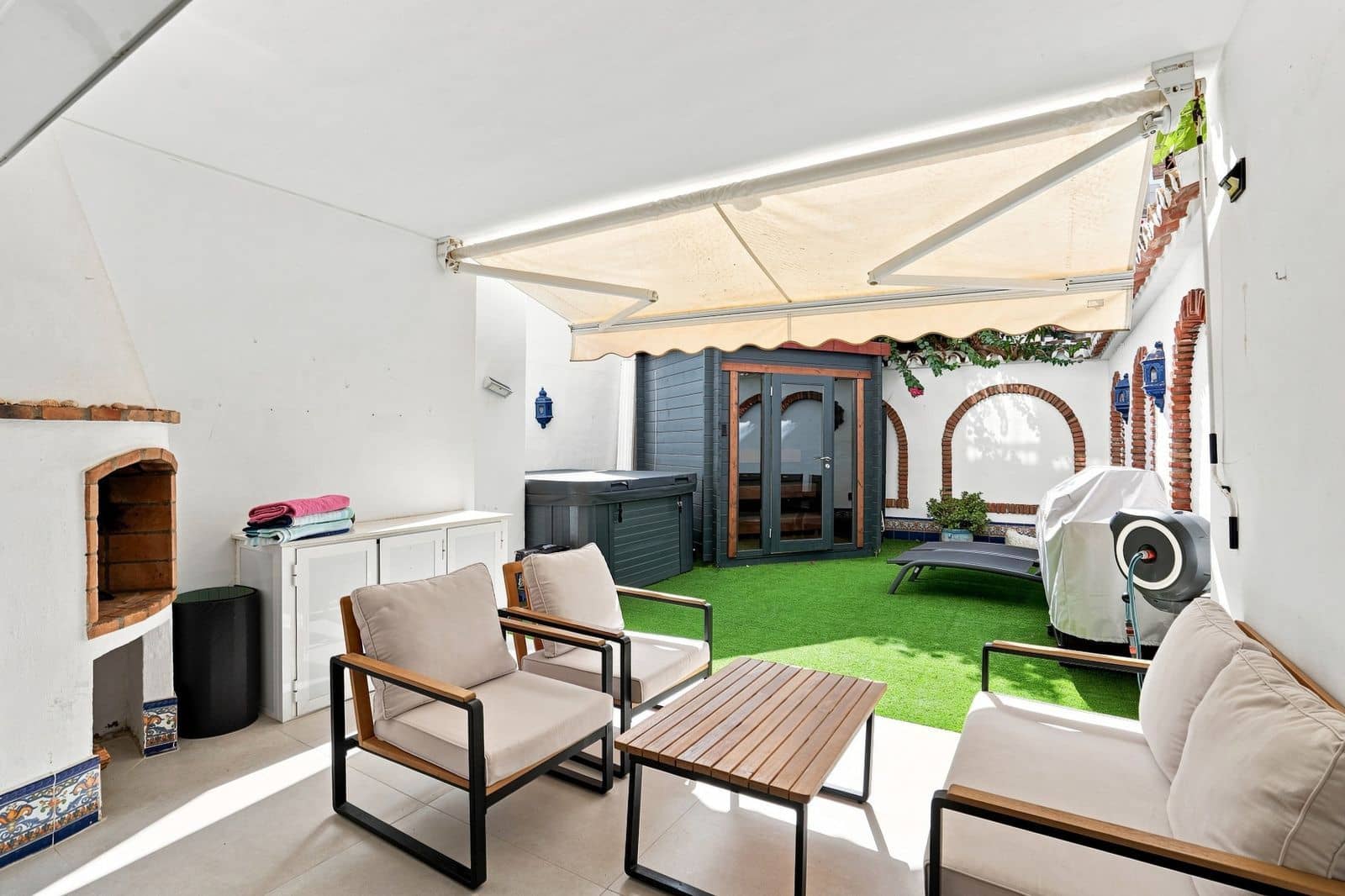 2 bedroom Apartment for sale in Calahonda - € 495,000 (Ref: 10051374)