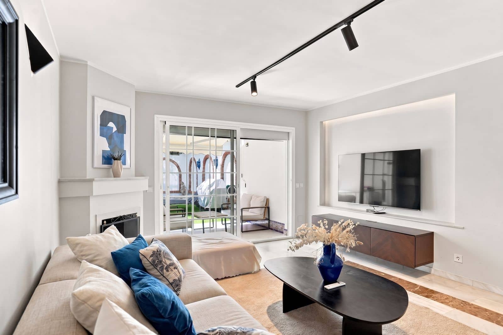2 bedroom Apartment for sale in Calahonda - € 495,000 (Ref: 10051374)