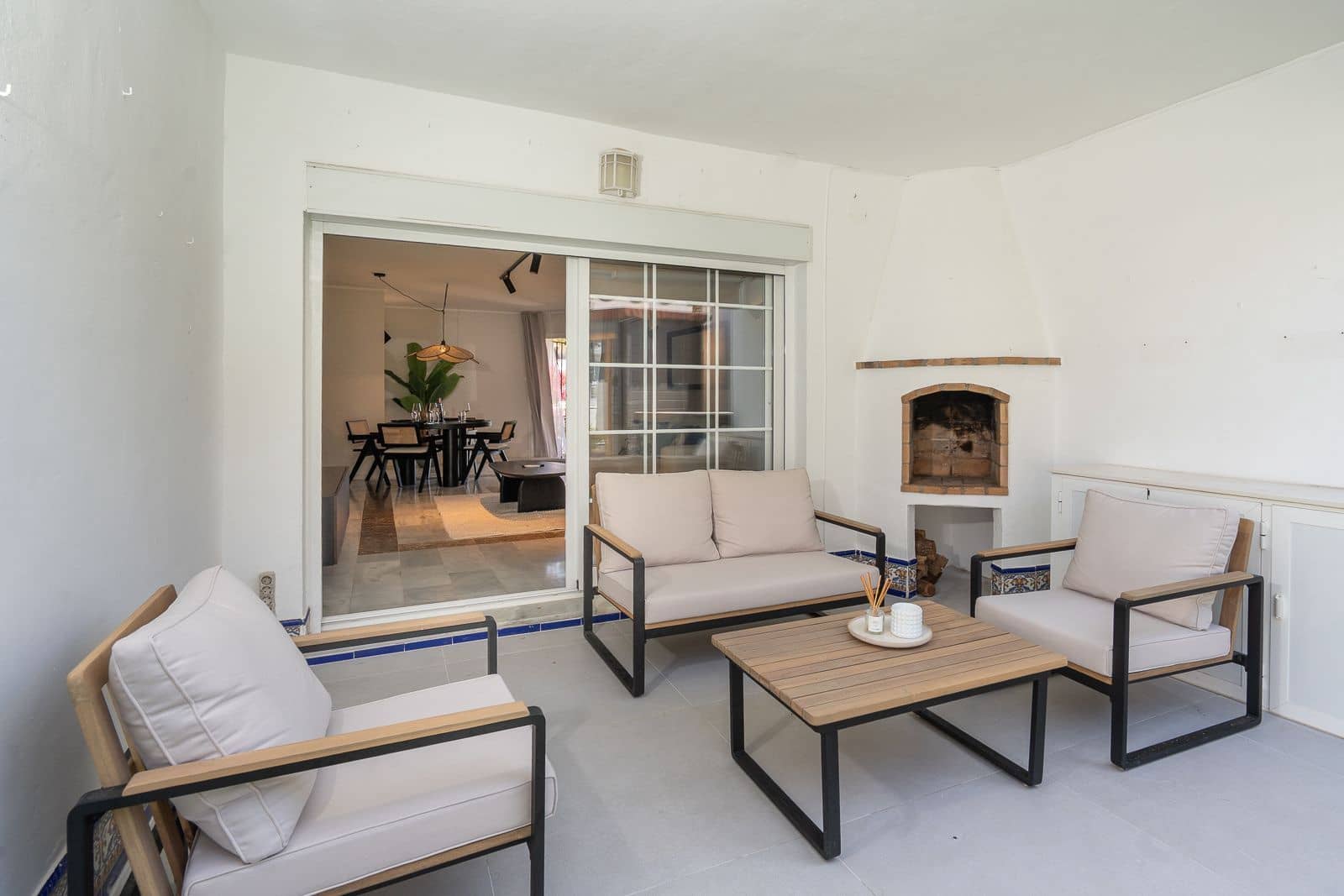 2 bedroom Apartment for sale in Calahonda - € 495,000 (Ref: 10051374)