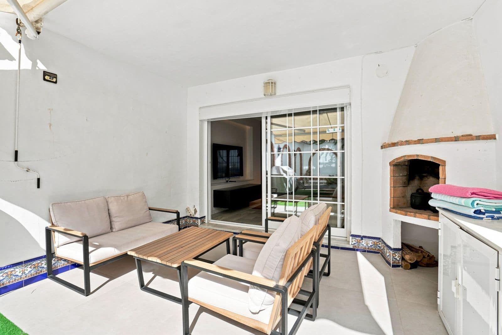 2 bedroom Apartment for sale in Calahonda - € 495,000 (Ref: 10051374)