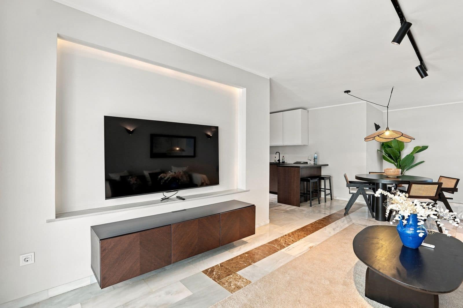 2 bedroom Apartment for sale in Calahonda - € 495,000 (Ref: 10051374)
