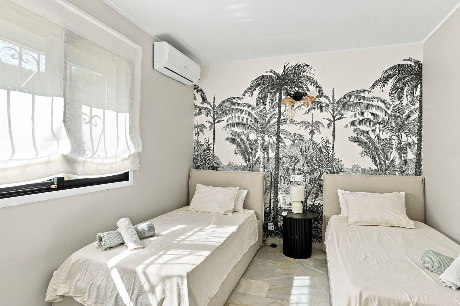 2 bedroom Apartment for sale in Calahonda - € 495,000 (Ref: 10051374)