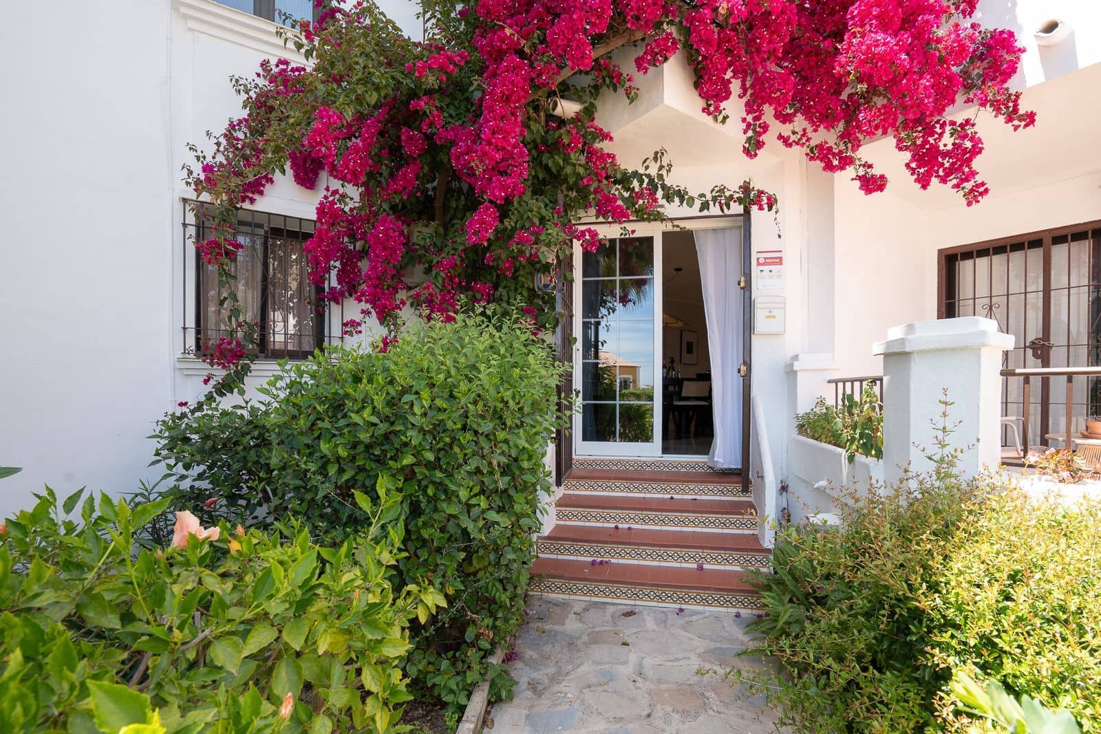 2 bedroom Apartment for sale in Calahonda - € 495,000 (Ref: 10051374)