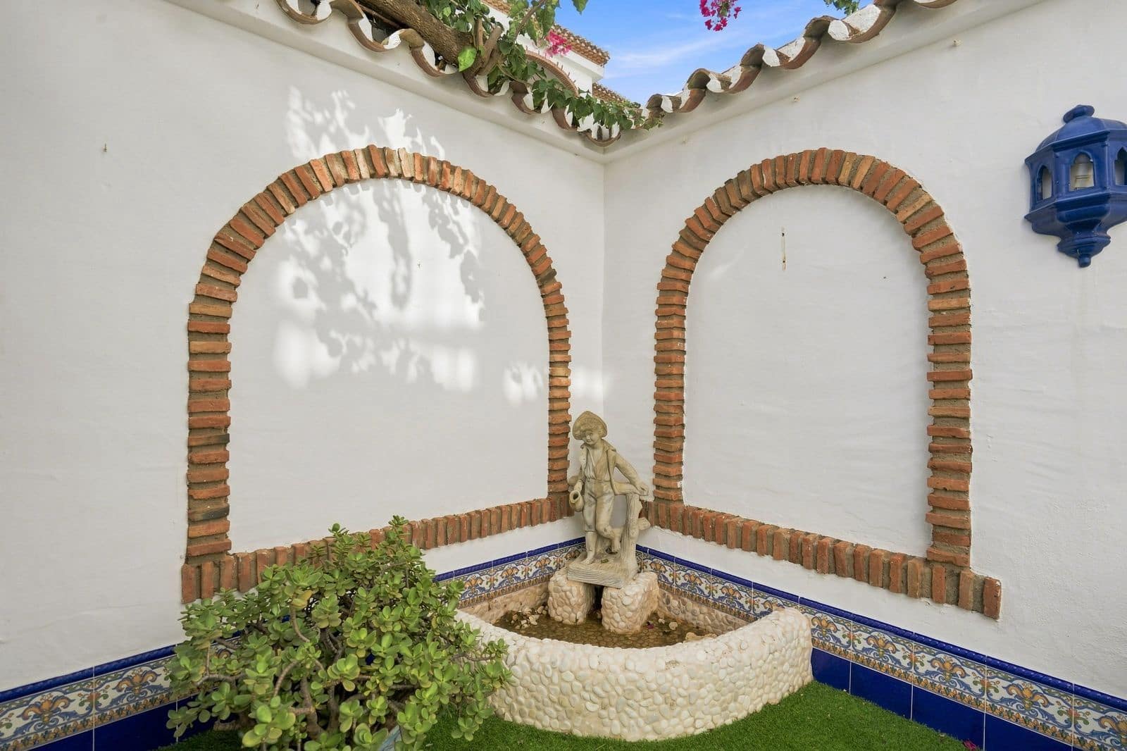 2 bedroom Apartment for sale in Calahonda - € 495,000 (Ref: 10051374)