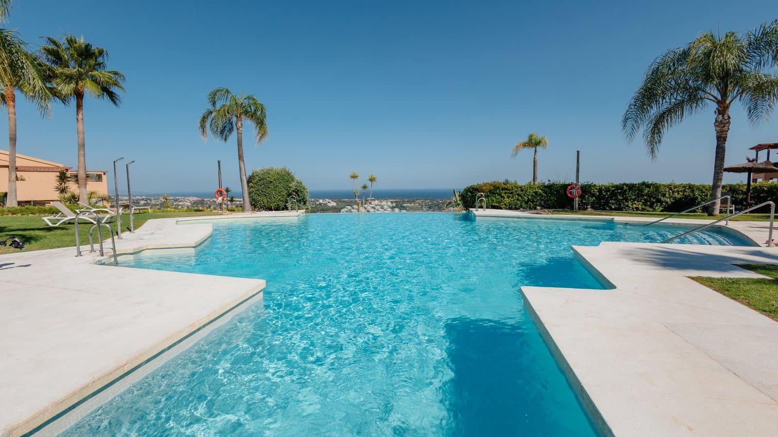 3 bedroom Apartment for sale in Benahavis - € 579,000 (Ref: 10051375)
