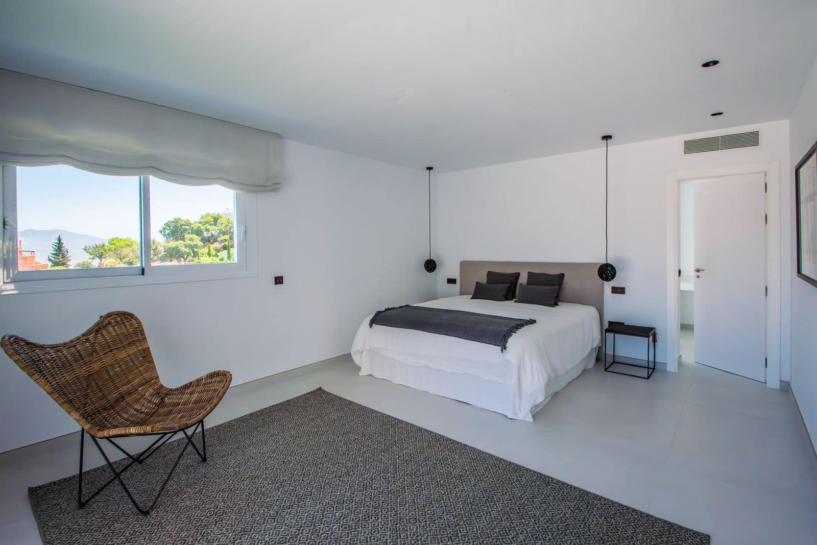4 bedroom Villa for sale in La Mairena - € 1,980,000 (Ref: 10051379)