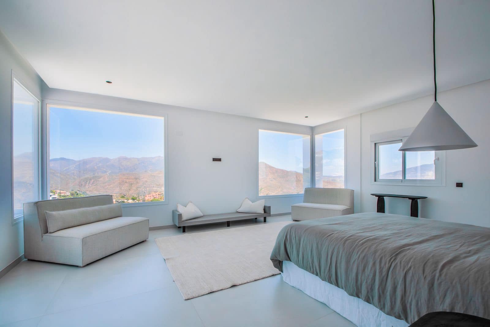 4 bedroom Villa for sale in La Mairena - € 1,980,000 (Ref: 10051379)