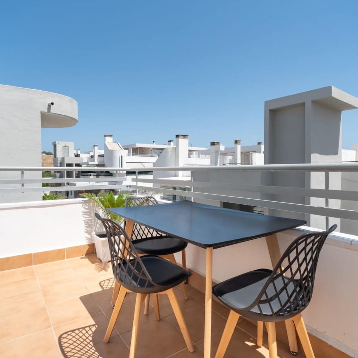 3 bedroom Apartment for sale in Marbella - € 742,000 (Ref: 10051380)