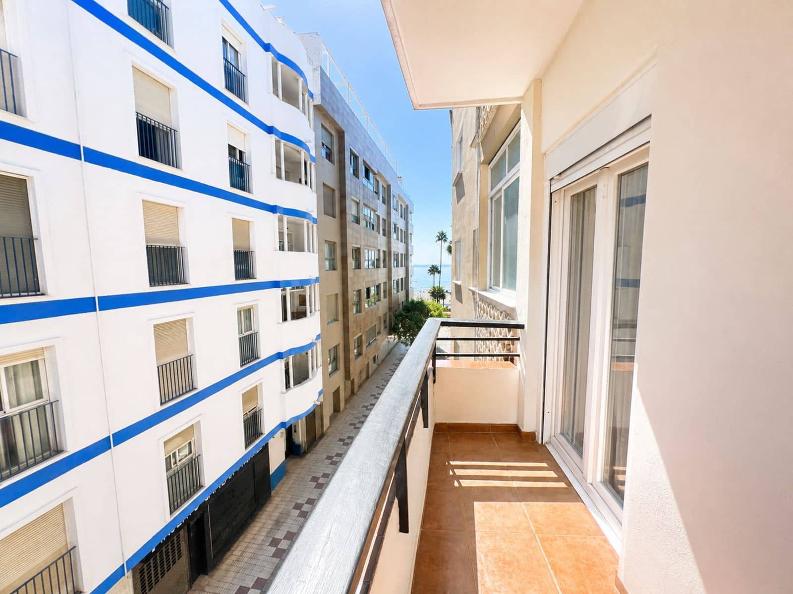 2 sovrum Lägenhet till salu i Estepona - 350 000 € (Ref: 10051381)
