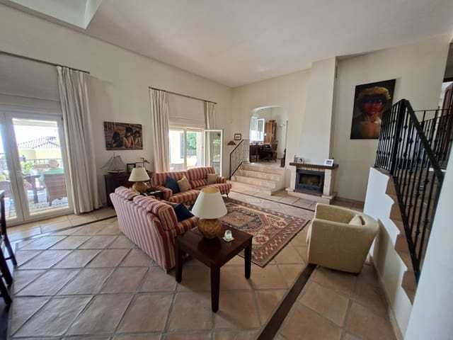 4 sovrum Villa till salu i La Duquesa / Puerto de la Duquesa, Manilva - 865 000 € (Ref: 10051383)