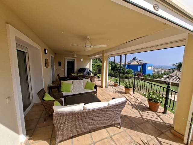 4 sovrum Villa till salu i La Duquesa / Puerto de la Duquesa, Manilva - 865 000 € (Ref: 10051383)