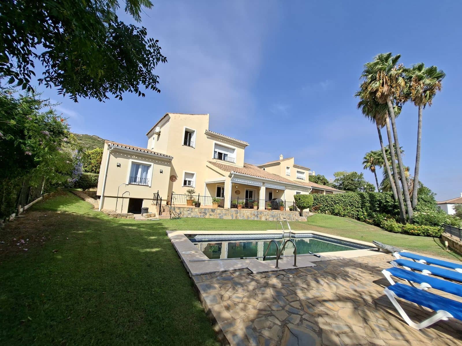 4 sovrum Villa till salu i La Duquesa / Puerto de la Duquesa - 865 000 € (Ref: 10051383)