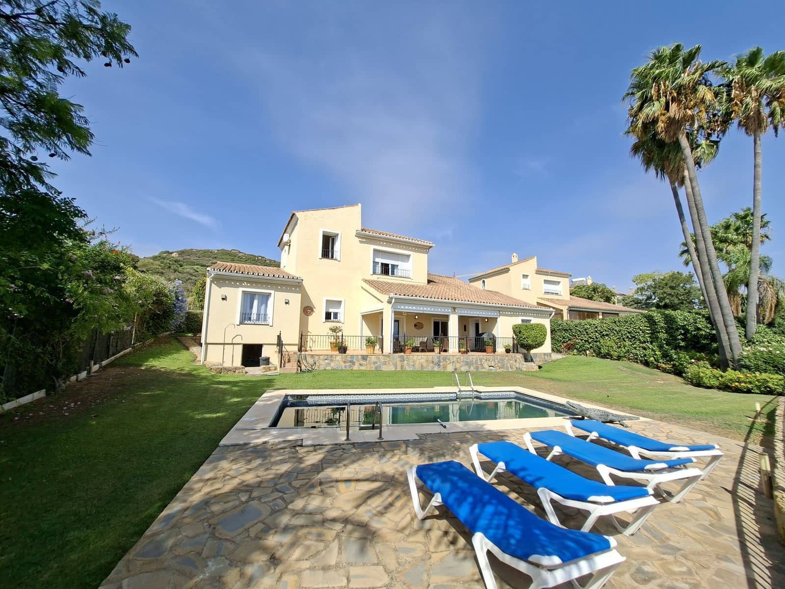 4 sovrum Villa till salu i La Duquesa / Puerto de la Duquesa - 865 000 € (Ref: 10051383)