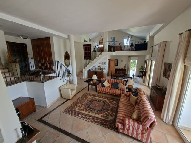 4 sovrum Villa till salu i La Duquesa / Puerto de la Duquesa, Manilva - 865 000 € (Ref: 10051383)