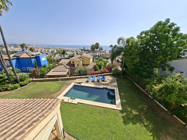 4 sovrum Villa till salu i La Duquesa / Puerto de la Duquesa, Manilva - 865 000 € (Ref: 10051383)