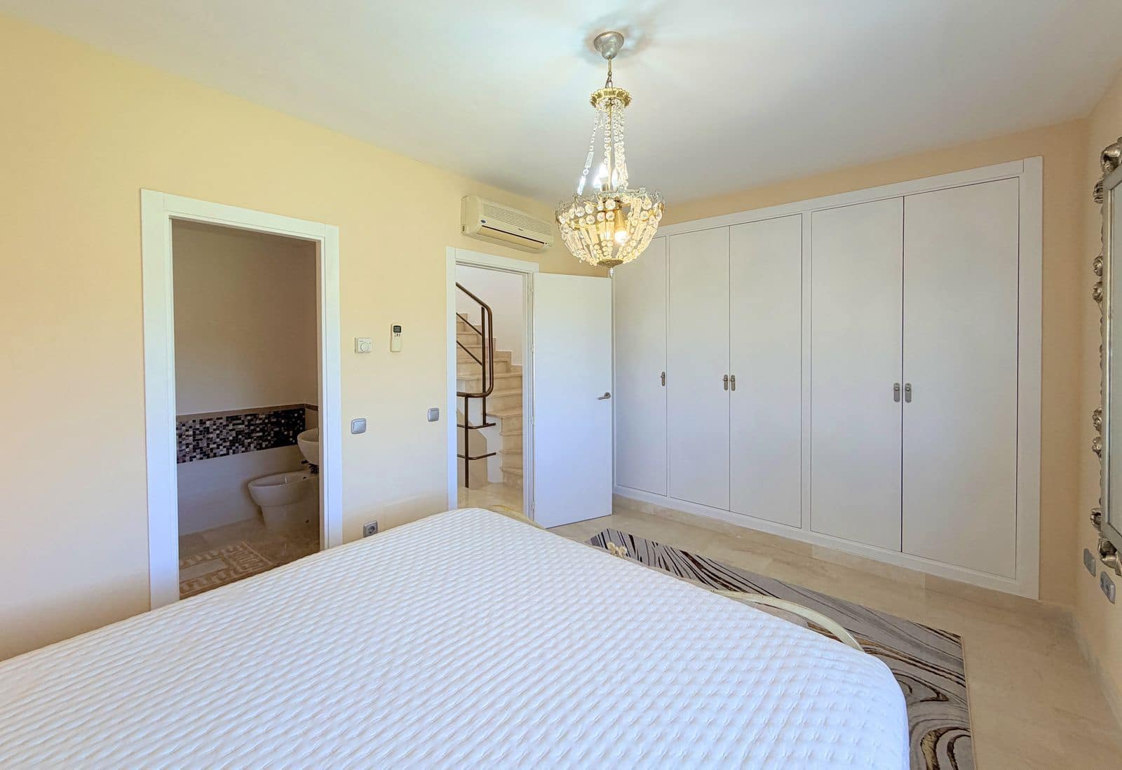 4 sovrum Hus till salu i La Duquesa / Puerto de la Duquesa - 450 000 € (Ref: 10051395)