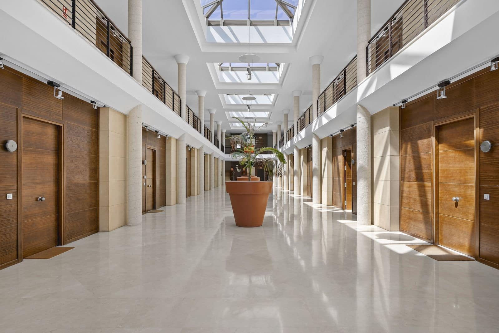 Office for sale in Marbesa - € 395,000 (Ref: 10051411)